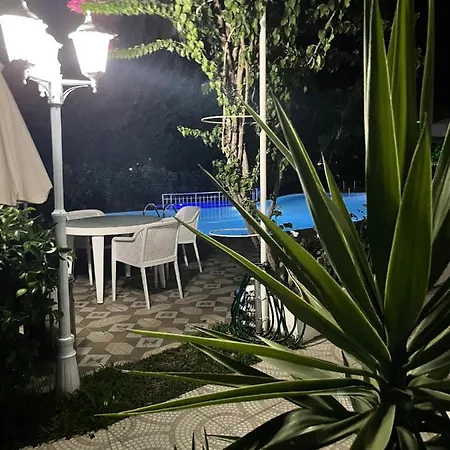 Belka Golf Luxury Poolside Apartamento