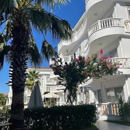 Belka Golf Luxury Poolside Apartamento *