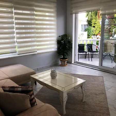 Belka Golf Luxury Poolside Apartamento *