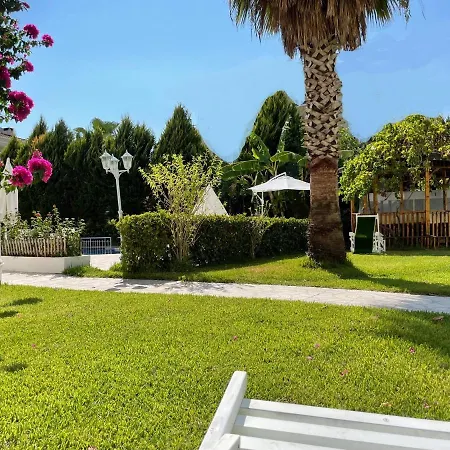 Belka Golf Luxury Poolside Apartamento *