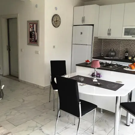 Belka Golf Luxury Poolside Apartamento *